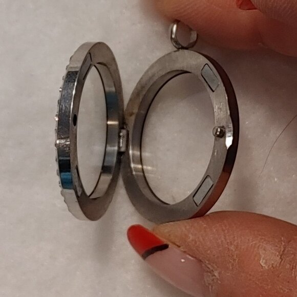 Large Silver Locket - Picture 3 of 4